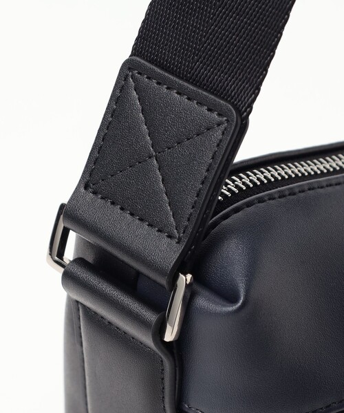 BEAMS HEART（ビームスハート）の「フェイクレザー 切替 ショルダーバッグ【ユニセックス】（ショルダーバッグ・メンズ・ネイビー/ブラウン・ONE SIZE）」の18枚目の写真