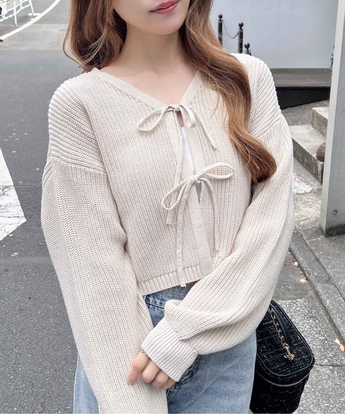 INGNI(イング)の「Vネック2つリボンニットカーディガン(カーディガン/ボレロ・レディース・ブラック/グレー系その他/アイボリー/ピンク/サックスブルー・M)」の2枚目の写真