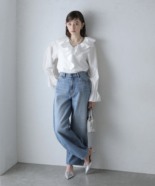 La TOTALITE(ラトータリテ)の「【洗える】フリルVネックブラウス(シャツ/ブラウス・レディース・ホワイト/ネイビー・FREE)」の3枚目の写真