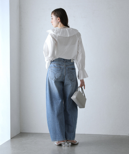 La TOTALITE(ラトータリテ)の「【洗える】フリルVネックブラウス(シャツ/ブラウス・レディース・ホワイト/ネイビー・FREE)」の4枚目の写真