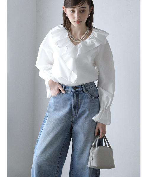 La TOTALITE(ラトータリテ)の「【洗える】フリルVネックブラウス(シャツ/ブラウス・レディース・ホワイト/ネイビー・FREE)」の6枚目の写真