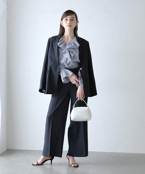 La TOTALITE(ラトータリテ)の「【洗える】フリルVネックブラウス(シャツ/ブラウス・レディース・ホワイト/ネイビー・FREE)」の10枚目の写真