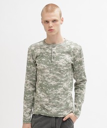 AVIREX（アヴィレックス）の「《DAILY デイリー》RIB LONG SLEEVE HENLEY NECK T-SHIRT "CAMOUFLAGE"   リブ ヘンリーネック 長袖Tシャツ "カモフラージュ" デイリーウェア   AVIREX   アヴィレックス（Tシャツ/カットソー）」