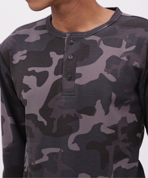AVIREX（アヴィレックス）の「《WEB限定》DAILY RIB LONG SLEEVE HENLEY NECK T-SHIRT "CAMOUFLAGE" / リブ ヘンリーネック 長袖Tシャツ "カモフラージュ" デイリーウェア / AVIREX / アヴィレックス（Tシャツ/カットソー・メンズ・グレー系カモフラージュ/グリーン系カモフラージュ・SMALL/MEDIUM/LARGE/X-LARGE）」の21枚目の写真
