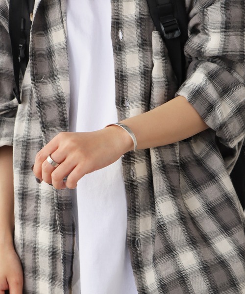 ROOPTOKYO（ループトウキョウ）の「CHI SELECT/カイセレクト 多デザイン 独自マット加工 ブレスレット chi-bangle-1 U（ブレスレット・レディース・ゴールド系/シルバー系・FREE）」の11枚目の写真