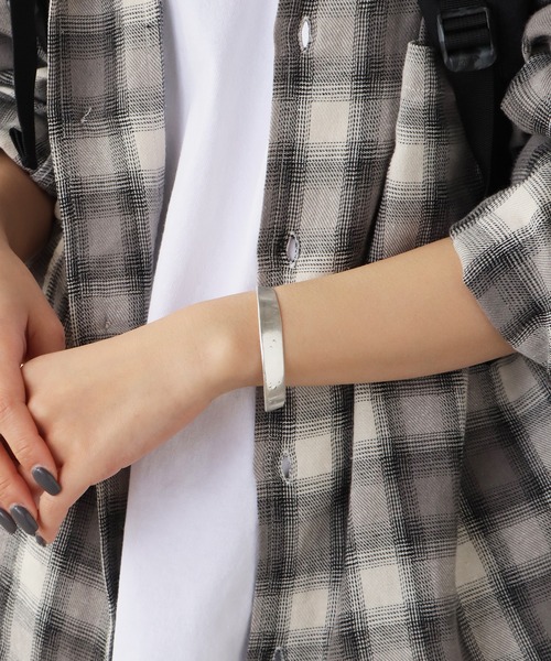 ROOPTOKYO（ループトウキョウ）の「CHI SELECT/カイセレクト 多デザイン 独自マット加工 ブレスレット chi-bangle-1 U（ブレスレット・レディース・ゴールド系/シルバー系・FREE）」の12枚目の写真