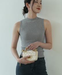 《9色展開》夏も隠すところ隠して上品に魅せるノースリーブ。上品モックネック夏服リブニット