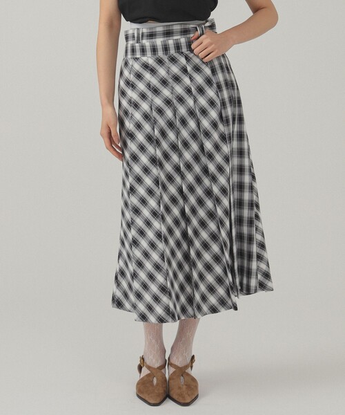 Ray BEAMS（レイビームス）の「チェック プリーツ スカート（スカート・レディース・ホワイト×ブラック/ブラウン・0/1）」の4枚目の写真