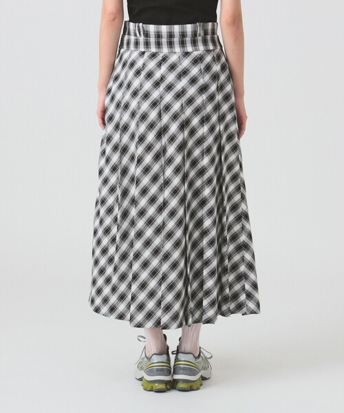 Ray BEAMS（レイビームス）の「チェック プリーツ スカート（スカート・レディース・ホワイト×ブラック/ブラウン・0/1）」の11枚目の写真