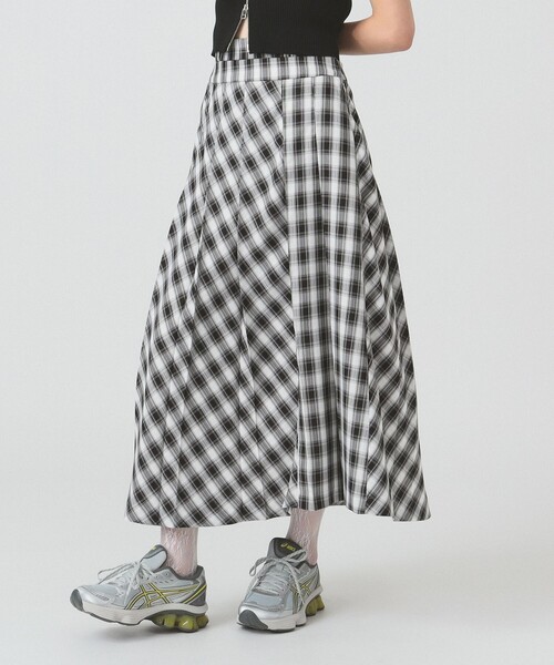 Ray BEAMS（レイビームス）の「チェック プリーツ スカート（スカート・レディース・ホワイト×ブラック/ブラウン・0/1）」の3枚目の写真