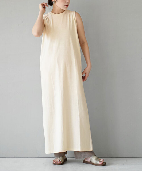 zootie(ズーティー)の「URBAN PLUS ノースリーブワンピース(ワンピース・レディース・テラコッタ/オフホワイト/スモークピンク/ブラウン系その他/ライトベージュ/アイボリー/ブラック/グレイッシュブルー/ダークグリーン/ネイビー/グレイッシュベージュ/チャコール/ライトブルー・フリー)」の7枚目の写真