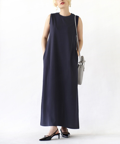 zootie(ズーティー)の「URBAN PLUS ノースリーブワンピース(ワンピース・レディース・テラコッタ/オフホワイト/スモークピンク/ブラウン系その他/ライトベージュ/アイボリー/ブラック/グレイッシュブルー/ダークグリーン/ネイビー/グレイッシュベージュ/チャコール/ライトブルー・フリー)」の11枚目の写真