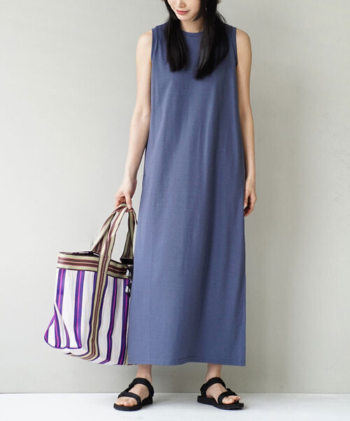 zootie(ズーティー)の「URBAN PLUS ノースリーブワンピース(ワンピース・レディース・テラコッタ/オフホワイト/スモークピンク/ブラウン系その他/ライトベージュ/アイボリー/ブラック/グレイッシュブルー/ダークグリーン/ネイビー/グレイッシュベージュ/チャコール/ライトブルー・フリー)」の12枚目の写真