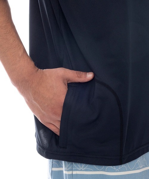 BILLABONG(ビラボン)の「BILLABONG メンズ AIR DRY MESH HALF SLEEVE サーフTシャツ 【2025年春夏モデル】/ビラボン水陸両用水陸両用サイドポケット付きバックプリント半袖ラッシュガード(水着)(ラッシュガード・メンズ・ブラック/パープル/ライトベージュ・MEDIUM/LARGE/X-LARGE)」の8枚目の写真