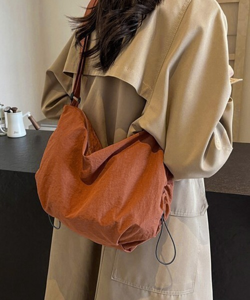 Miniministore(ミニミニストア)の「ドローストリングショルダーバッグ 韓国風(ショルダーバッグ・レディース・ブラック/ブルー/グレー/ベージュ/オレンジ・FREE)」の5枚目の写真