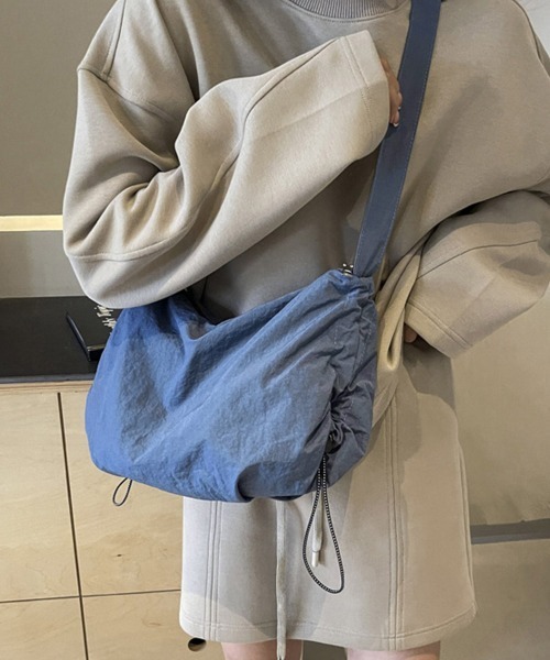 Miniministore(ミニミニストア)の「ドローストリングショルダーバッグ 韓国風(ショルダーバッグ・レディース・ブラック/ブルー/グレー/ベージュ/オレンジ・FREE)」の4枚目の写真