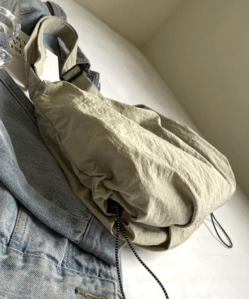 Miniministore(ミニミニストア)の「ドローストリングショルダーバッグ 韓国風(ショルダーバッグ・レディース・ブラック/ブルー/グレー/ベージュ/オレンジ・FREE)」の12枚目の写真