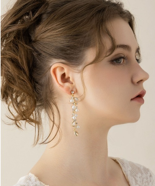 LA MUe(ラミュー)の「【LA MUE】パール×ビジューウェーブラインピアス(ピアス(両耳用)・レディース・シルバー/ゴールド・FREE)」の1枚目の写真