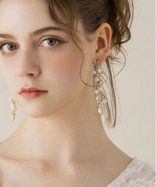 LA MUe(ラミュー)の「【LA MUE】パール×ビジューウェーブラインピアス(ピアス(両耳用)・レディース・シルバー/ゴールド・FREE)」の4枚目の写真