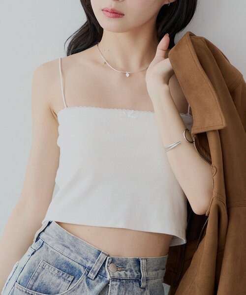 Chico（チコ）の「取り外しキャミストラップリブベアトップ（キャミソール・レディース・ブルー/ピンク/ホワイト/ネイビー・FREE）」の2枚目の写真