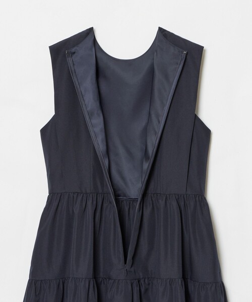 allureville（アルアバイル）の「タイプライターティアードワンピース（ワンピース・レディース・レッド/ネイビー/ベージュ・1/2）」の6枚目の写真