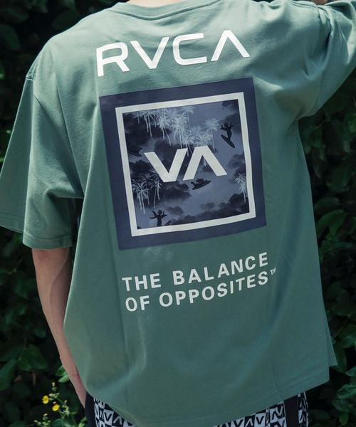 RVCA(ルーカ)の「RVCA メンズ BOX SS Tシャツ 【2025年夏モデル】/ルーカバックプリント半袖ロゴTシャツ(Tシャツ/カットソー・メンズ・スミクロ/ホワイト/オリーブ/ライトブルー/ブラック・SMALL/MEDIUM/LARGE/X-LARGE)」の4枚目の写真