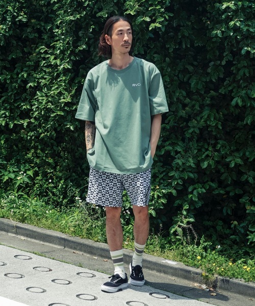 RVCA(ルーカ)の「RVCA メンズ BOX SS Tシャツ 【2025年夏モデル】/ルーカバックプリント半袖ロゴTシャツ(Tシャツ/カットソー・メンズ・スミクロ/ホワイト/オリーブ/ライトブルー/ブラック・SMALL/MEDIUM/LARGE/X-LARGE)」の7枚目の写真