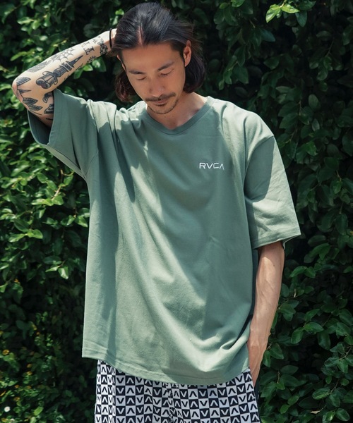 RVCA(ルーカ)の「RVCA メンズ BOX SS Tシャツ 【2025年夏モデル】/ルーカバックプリント半袖ロゴTシャツ(Tシャツ/カットソー・メンズ・スミクロ/ホワイト/オリーブ/ライトブルー/ブラック・SMALL/MEDIUM/LARGE/X-LARGE)」の9枚目の写真