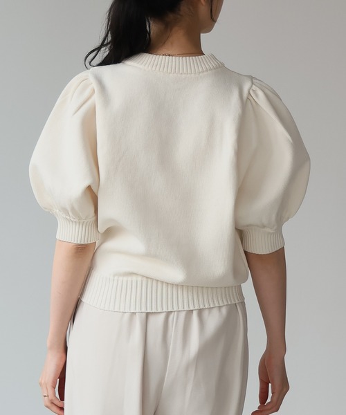 itto...（イット）の「【軽い着心地＆美シルエット】パフスリーブニットトップス（ニット/セーター・レディース・ブラック/アイボリー/オフホワイト/チャコール・M）」の11枚目の写真