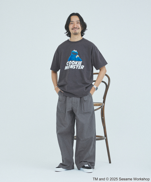 JOURNAL STANDARD（ジャーナルスタンダード）の「セサミストリート meets JOURNAL STANDARD 別注プリントTシャツ（Tシャツ/カットソー・メンズ・ブラック系その他/ホワイト×ホワイト/ホワイト系その他/ライトグリーン/ピンク/ブラックミックス・SMALL/MEDIUM/LARGE）」の15枚目の写真