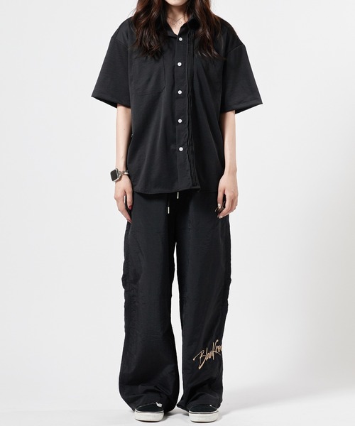 セール】Short-sleeved shirt with pin-tuck design