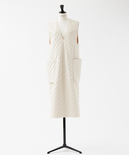 DESIGNWORKS(デザインワークス)の「フェイクレザーキルトジャンパースカート(ワンピース・レディース・サックスブルー/アイボリー・38)」の17枚目の写真