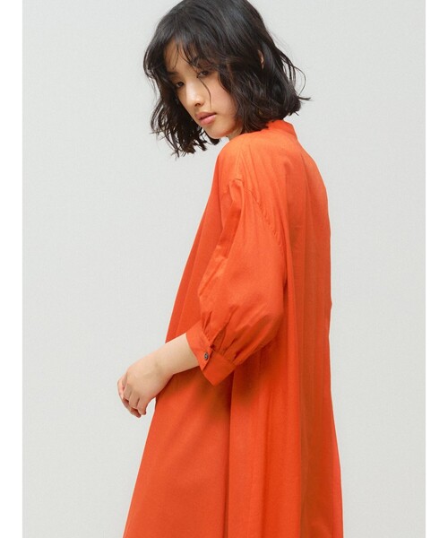 MIDIUMISOLID(ミディウミソリッド)の「MIDIUMISOLID for Ladies スタンドカラースキッパーワンピース(ワンピース・レディース・アイボリー/ブラック/イエロー/オレンジ・FREE)」の17枚目の写真