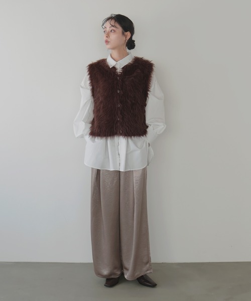 LIAN（リアン）の「サテンタックワイドパンツ（スラックス・レディース・グレイッシュベージュ/ブラック/アイボリー/ブラウン・FREE）」の12枚目の写真