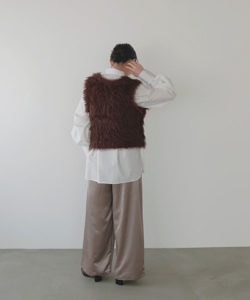 LIAN（リアン）の「サテンタックワイドパンツ（スラックス・レディース・グレイッシュベージュ/ブラック/アイボリー/ブラウン・FREE）」の16枚目の写真