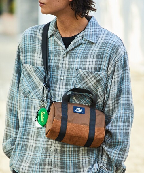 UMBRO(アンブロ)の「UMBRO/アンブロ 【新色追加】SP CLASSIC MINI BOSTON BAG/別注 クラシック ミニ ボストンバッグ/ショルダーバッグ(ショルダーバッグ・メンズ・ブラック/ブラウン/オフホワイト・ONE SIZE)」の4枚目の写真