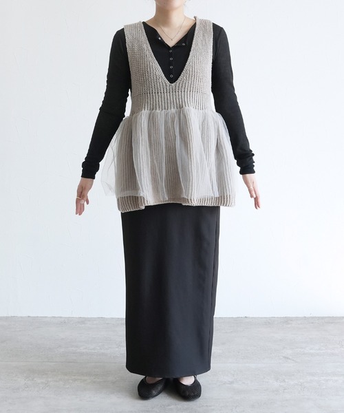 reca（レカ）の「ニット×チュールVネックペプラムベスト（ベスト・レディース・ブラック/グレイッシュベージュ・M）」の16枚目の写真