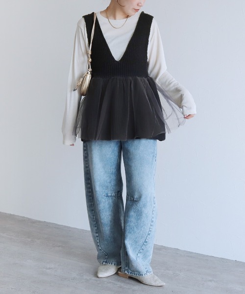 reca（レカ）の「ニット×チュールVネックペプラムベスト（ベスト・レディース・ブラック/グレイッシュベージュ・M）」の4枚目の写真