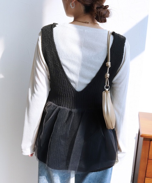 reca（レカ）の「ニット×チュールVネックペプラムベスト（ベスト・レディース・ブラック/グレイッシュベージュ・M）」の5枚目の写真