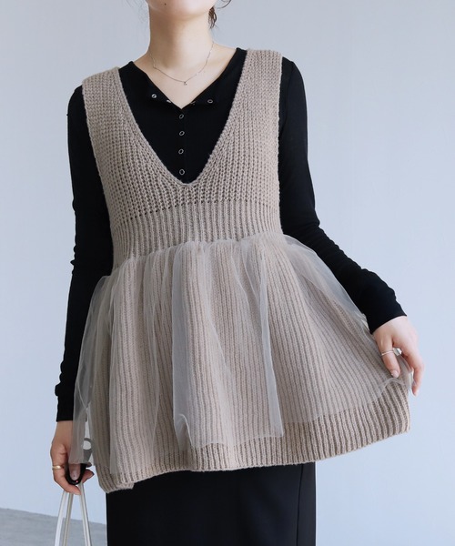 reca（レカ）の「ニット×チュールVネックペプラムベスト（ベスト・レディース・ブラック/グレイッシュベージュ・M）」の9枚目の写真