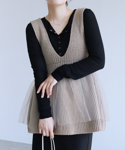 reca（レカ）の「ニット×チュールVネックペプラムベスト（ベスト・レディース・ブラック/グレイッシュベージュ・M）」の11枚目の写真