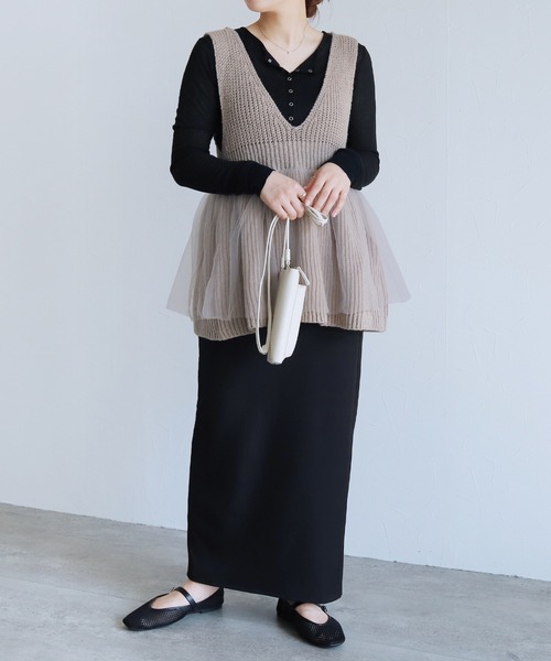 reca（レカ）の「ニット×チュールVネックペプラムベスト（ベスト・レディース・ブラック/グレイッシュベージュ・M）」の13枚目の写真
