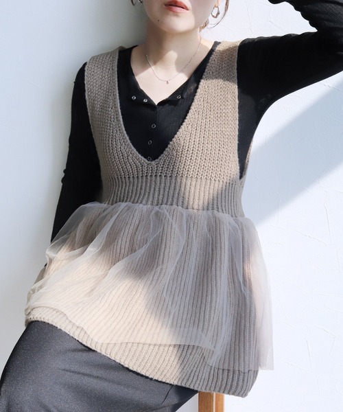 reca（レカ）の「ニット×チュールVネックペプラムベスト（ベスト・レディース・ブラック/グレイッシュベージュ・M）」の14枚目の写真