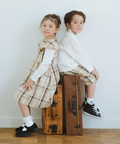 BRANSHES（ブランシェス）の「【おそろい】チェックジャンパースカート（ジャンパースカート・キッズ・ベージュ/ネイビー・100/120/140/130/90/80/110/150）」の4枚目の写真