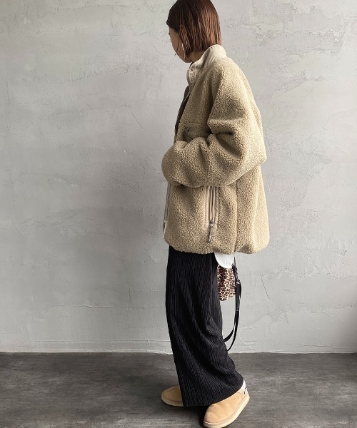 GYMPHLEX（ジムフレックス）の「[GYMPHLEX/ジムフレックス] COZY LIGHT ボアフリースブルゾン（ブルゾン・レディース・チャコールグレー/ベージュ/オフホワイト・M/L）」の12枚目の写真