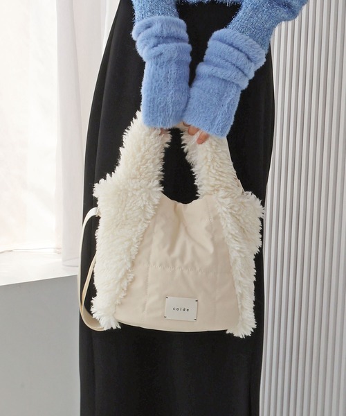COLDE （コルデ）の「フェイクファー×キルティング2wayトートバッグ（トートバッグ・レディース・モカ/アイボリー/ブラック・FREE）」の2枚目の写真