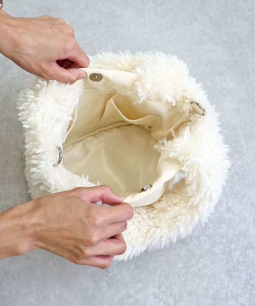 COLDE （コルデ）の「フェイクファー×キルティング2wayトートバッグ（トートバッグ・レディース・モカ/アイボリー/ブラック・FREE）」の19枚目の写真