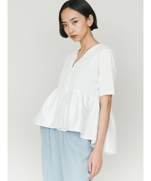 MIDIUMISOLID(ミディウミソリッド)の「MIDIUMISOLID for Ladies ウーブン スイッチング 2way ペプラム(Tシャツ/カットソー・レディース・ブラック/オフホワイト/ライトグレー・FREE)」の18枚目の写真