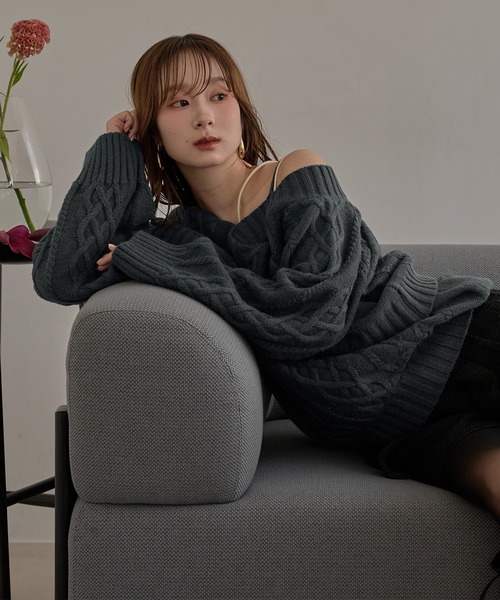 mideal(マイディール)の「one shoulder cable knit / ワンショルケーブルニット(ニット/セーター・レディース・アイボリー/ブルーグリーン/ボルドー・FREE)」の4枚目の写真