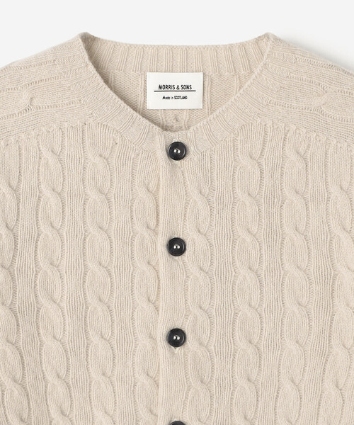 Morris & Sons（モリスアンドサンズ）の「MORRIS & SONS | ジーロンラム ケーブルニットカーディガン WOMEN（カーディガン/ボレロ・レディース・ブラック/ブラウン系その他/レッド/ベージュ・F）」の7枚目の写真